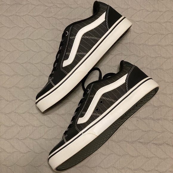 Men’s Black Vans - Picture 2 of 7